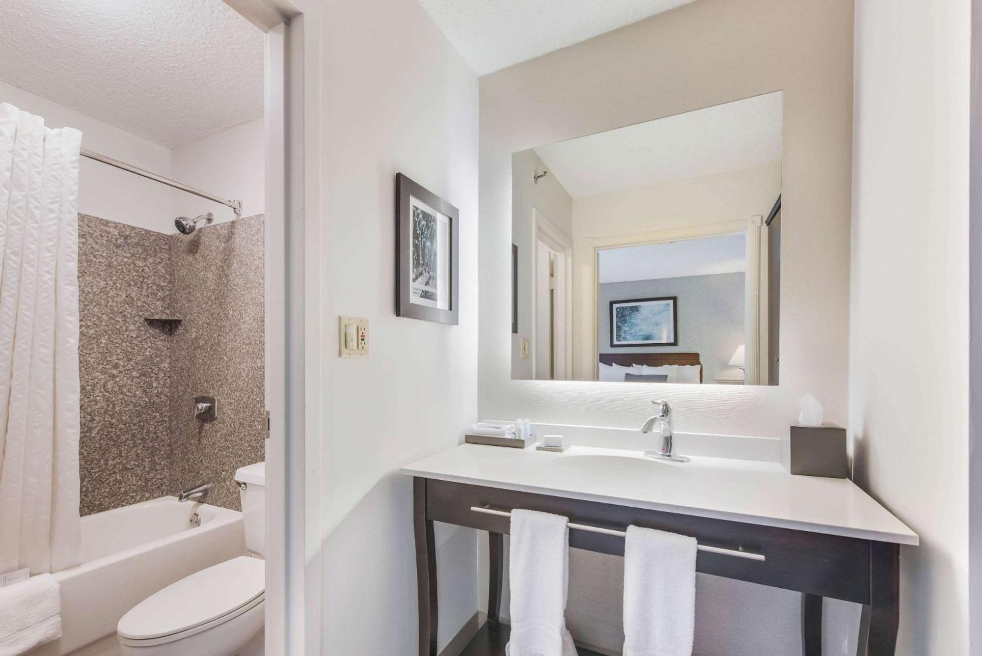 The Blu Hotel Blue Ash Cincinnati, Ascend Hotel Collection Buitenkant foto