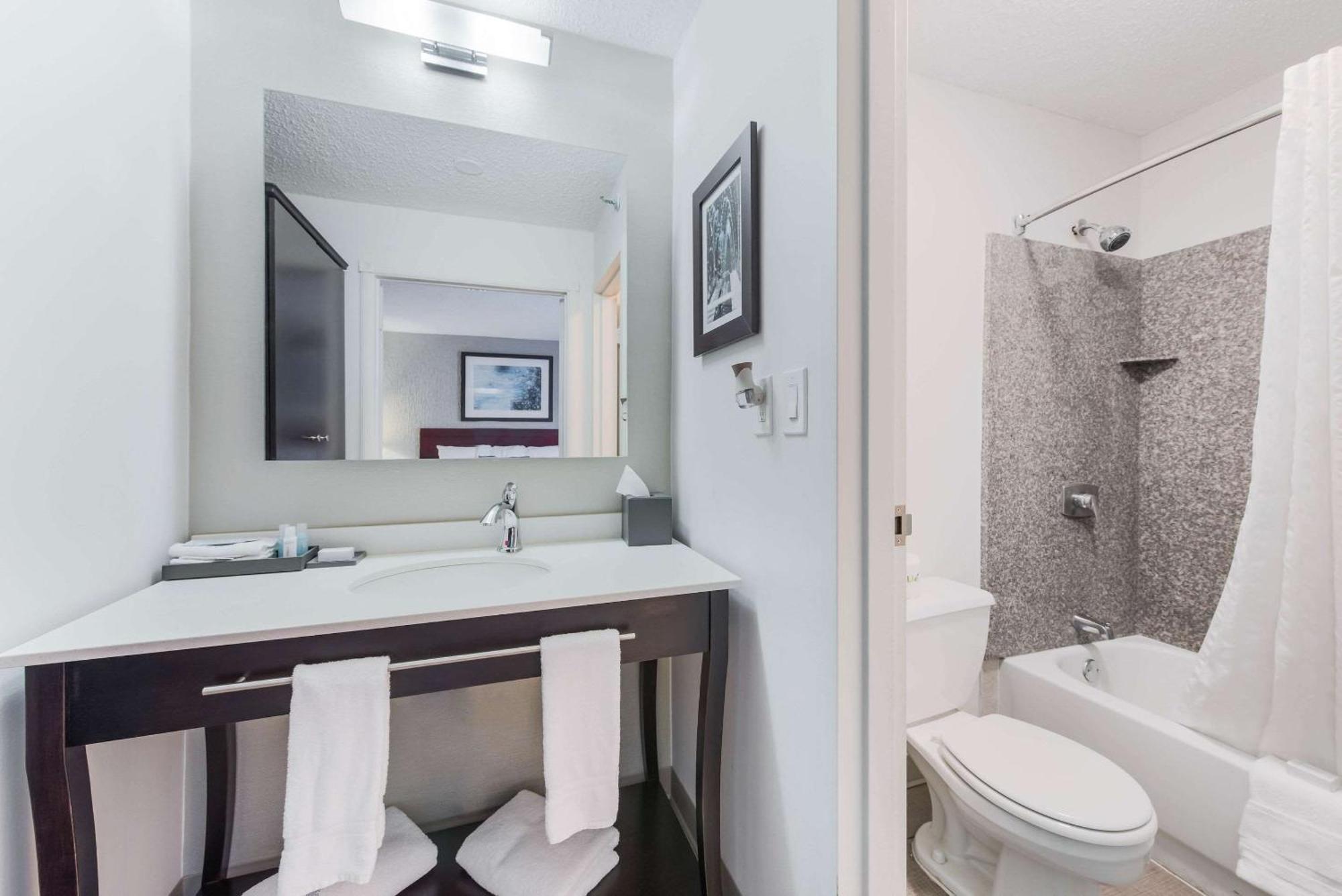The Blu Hotel Blue Ash Cincinnati, Ascend Hotel Collection Buitenkant foto